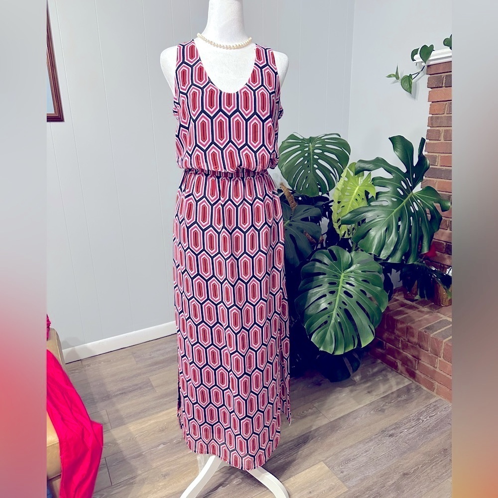 🛍️ Banana Republic Sleeveless Dress with new condition.